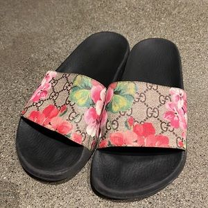 GG Blooms Supreme floral sandal